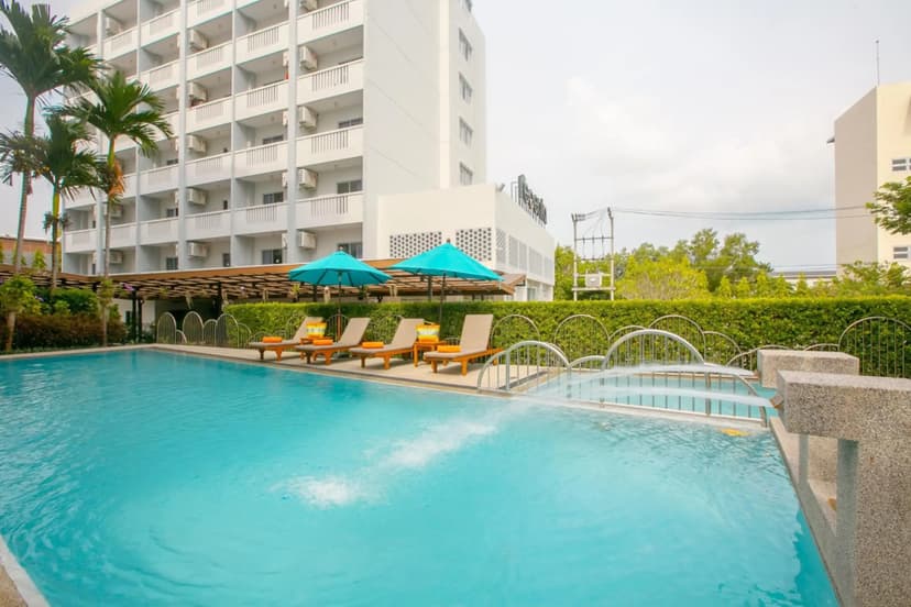 Отель Recenta Phuket Suanluang