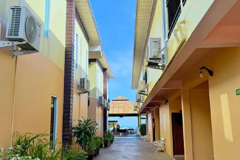 Chom By The Sea