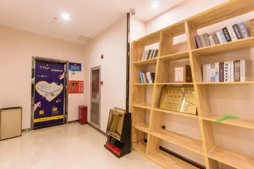 7Days Inn Chain Hotel (Beijing Guomao Sihui East Subway Station)