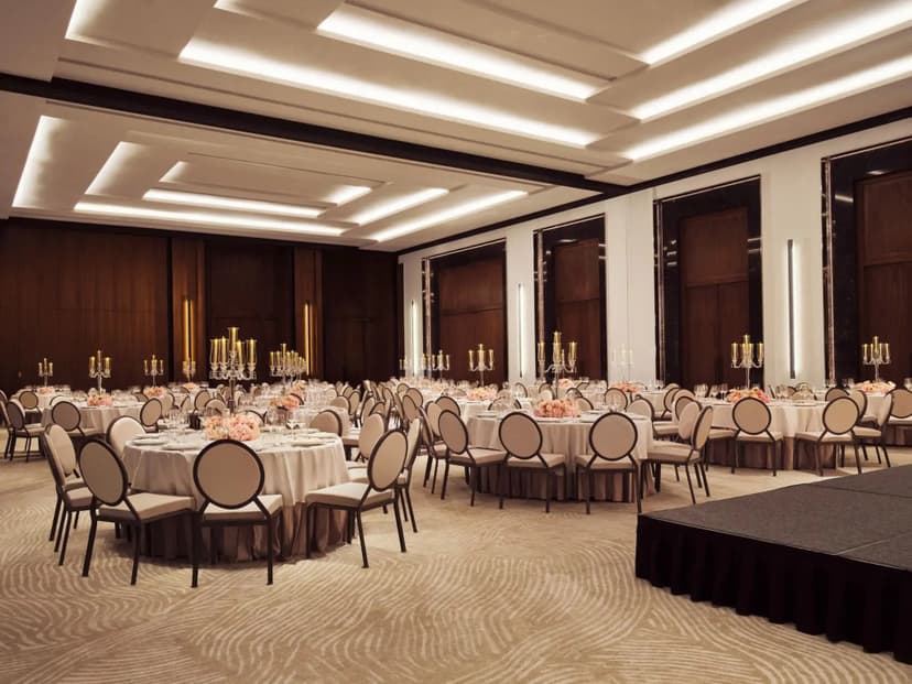 Отель The Lana Dorchester Collection