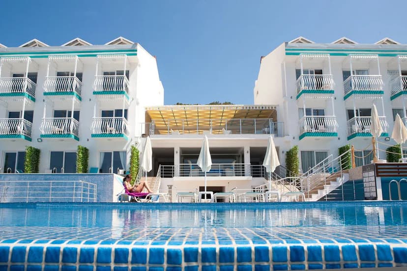 Tropical Deluxe Hotel