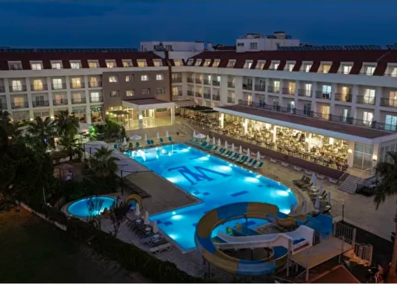 White Lilyum Hotel