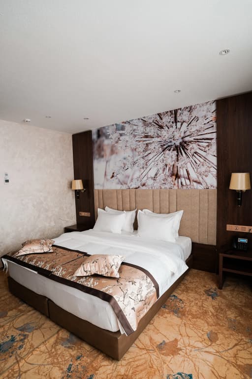 Mirazh Hotel