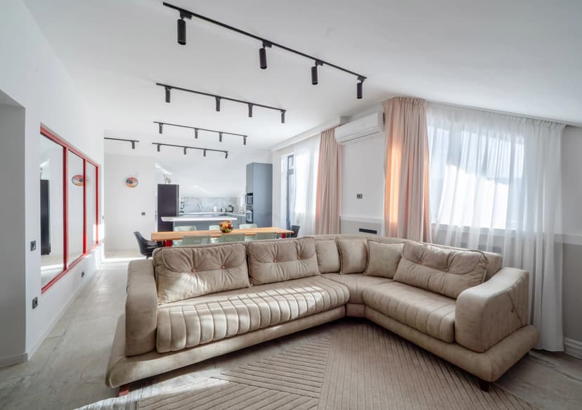 Trekhkomnatniye Niabi Mansard Apartments