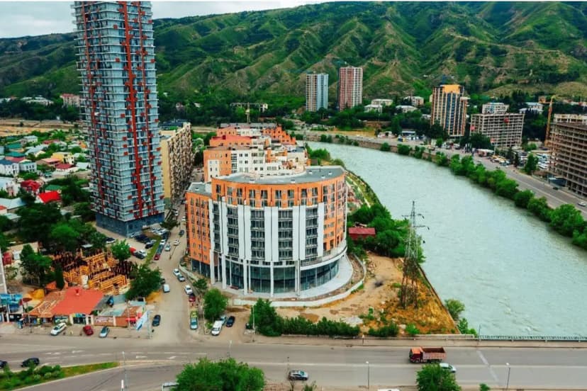 Квартира на берегу Куры