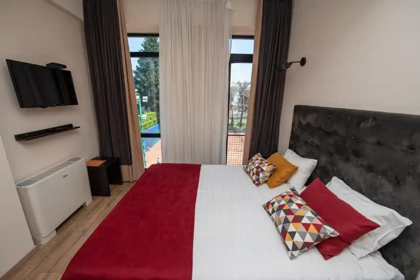 L M Club Hotel