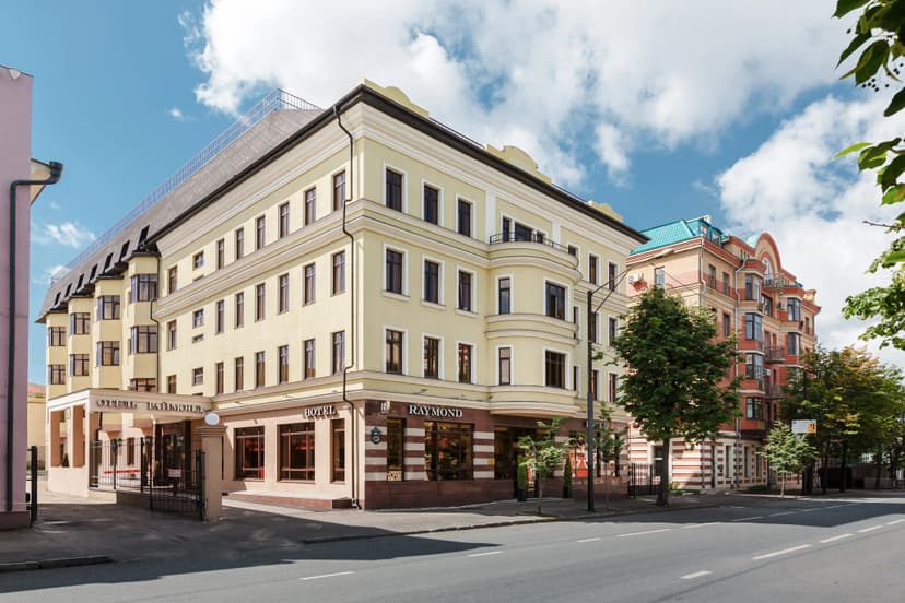 Raymond Hotel