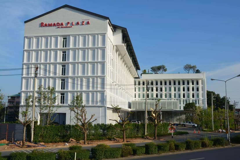 Ramada Plaza by Wyndham Chao Fah