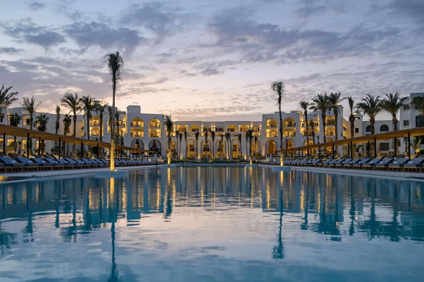 Курортный Отель Serry Beach Resort