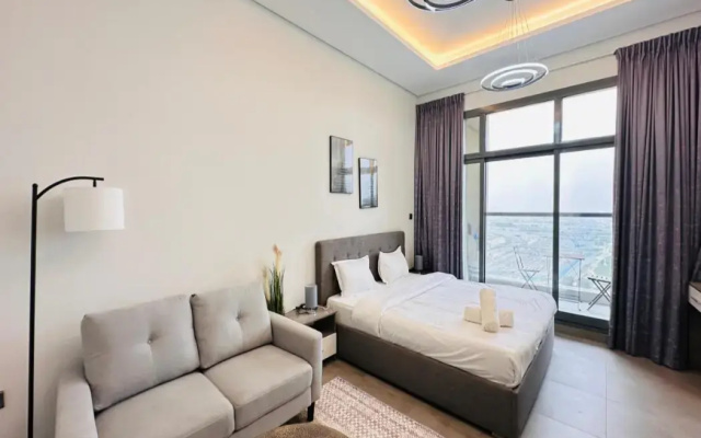 Upscale Apartment at Oval Tower Near Downtown with Balcony and Parking by Belvilla