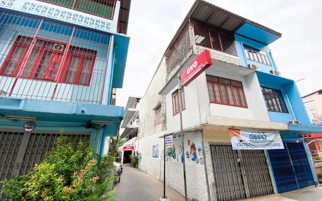 OYO 525 MRT Phetkasem 48 Place