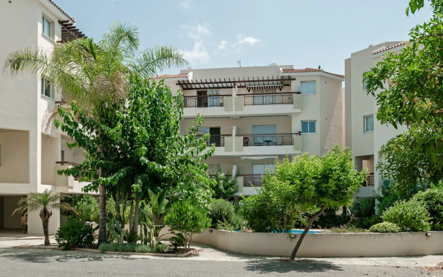 Artemis Cynthia Complex