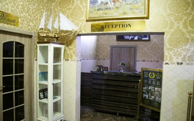 DeLuxe Plaza Hotel