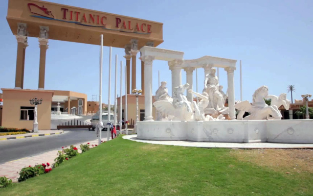 Titanic Palace - Families and Couples only