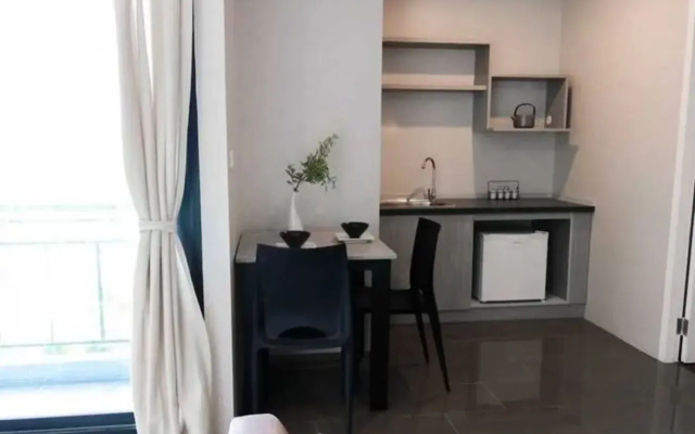 RQ Bangkok Sukhumvit 107 by Collection O