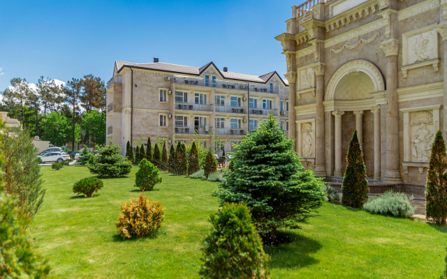 Avdallini Golden Bay Hotel