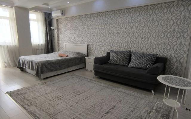 Prostornaya Ryadom S Alleej Molodoj Gvardii Flat