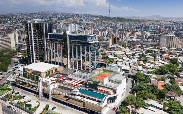 Seven Visions Resort And Places, The Dvin
