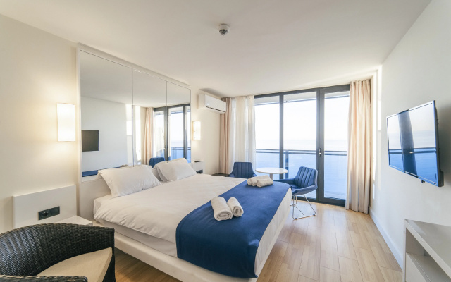 Eleven Way Host Apartment Hotel