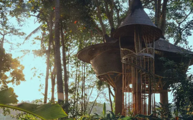 Курортный отель Bambu Indah
